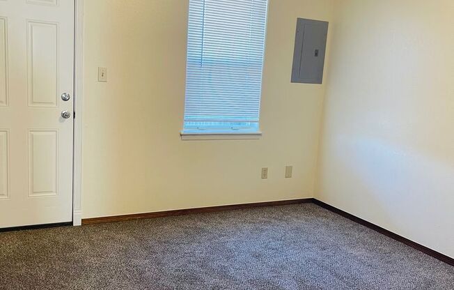 3 beds, 1 bath, $850