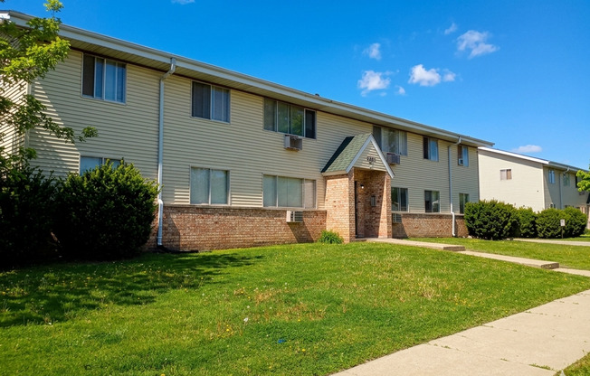 Oak Apartments in Kenosha