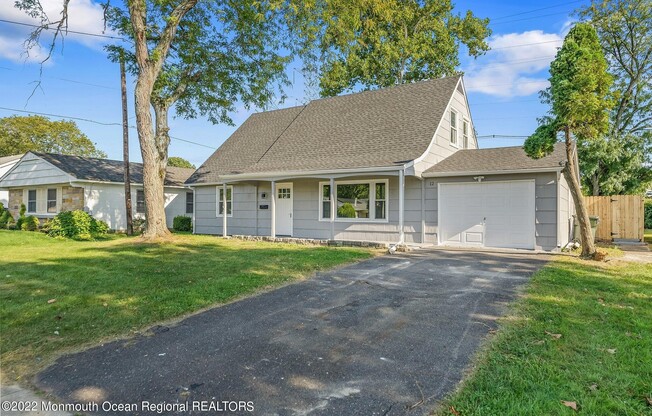 12 HOLBROOK LN