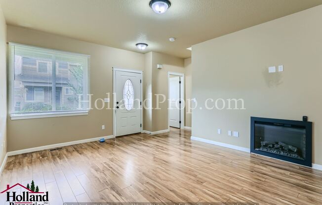 ***Large price drop plus Incentive on first-month rent Apply Now!. Cute 3 bedroom 2.5 bath townhouse in Forest Grove.