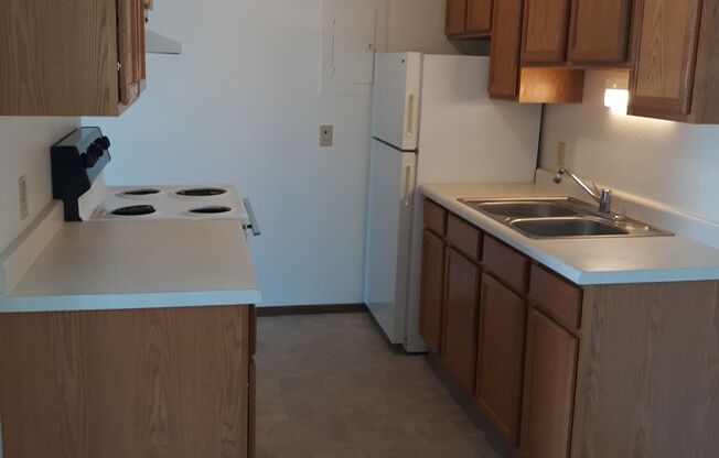 2 beds, 1 bath, 650 sqft, $720, Unit 817-17