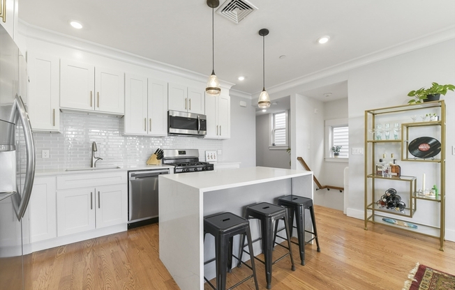 236 LEXINGTON ST