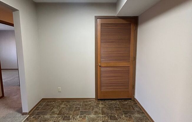 Southwinds Apts. (4740 Virginia St.)