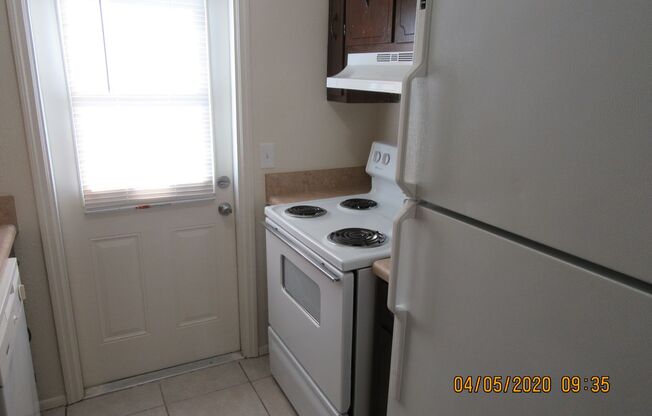 2 beds, 1 bath, 800 sqft, $995, Unit Unit F