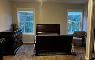 138 CREEKWOOD DR