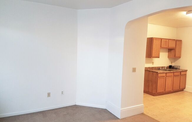 2 beds, 1 bath, $1,000, Unit 1 A