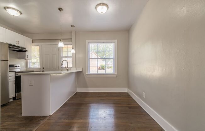 2 beds, 1 bath, 850 sqft, $1,455, Unit 1058B