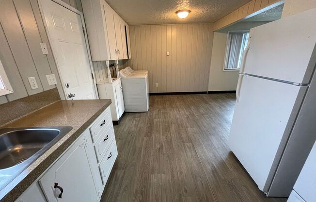 2 beds, 1 bath, 825 sqft, $1,295, Unit 554