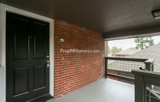Beautiful Partially Furnished One Bedroom Condo In The Heart of Downtown Lake Oswego!