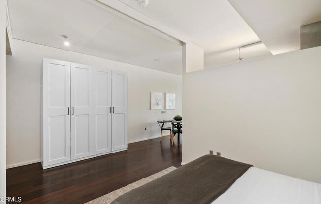 1 bed, 1 bath, 860 sqft, $3,000, Unit 914