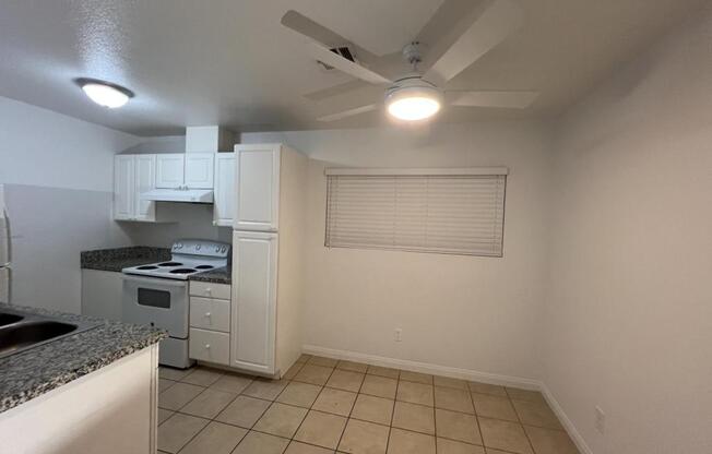 2504 E MESQUITE AVE