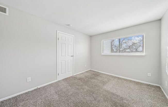 2 beds, 1 bath, 900 sqft, $895