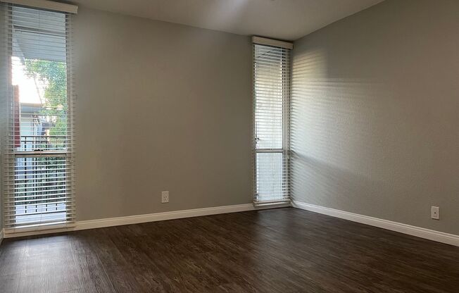 2 beds, 1.5 baths, 850 sqft, $2,880, Unit 0008