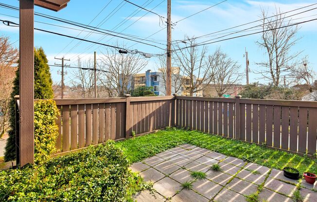 3 Bedroom End Unit Townhome in Wallingford