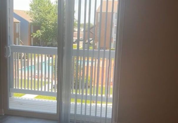 2 beds, 1 bath, 770 sqft, $1,120, Unit 812