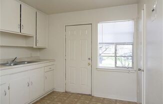 2 beds, 1 bath, $850