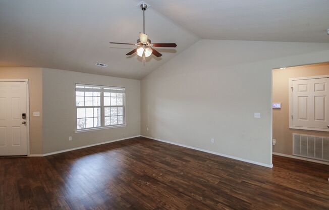 Spacious 4 bedroom in Centerton!