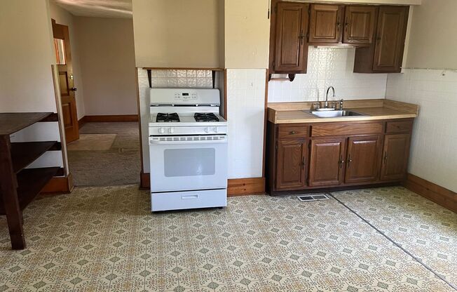 Spacious 2 bedroom house in Penn Hills!!!