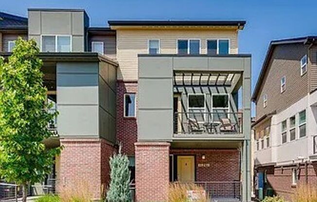 2 Bed 2.5 Bath Townhouse in Broomfield Available Now!!