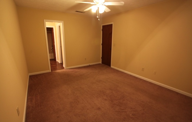 3 beds, 2 baths, $1,250, Unit # 9 B