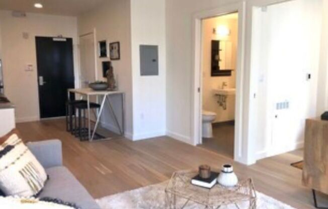 1 bed, 1 bath, $2,995, Unit 406