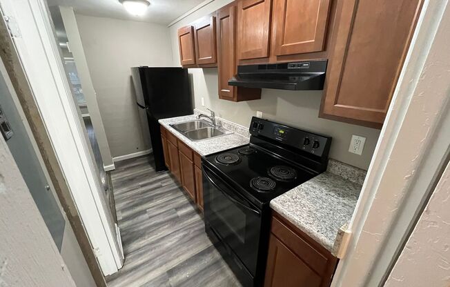 1 bed, 1 bath, $595, Unit Richmond 1111 Unit 2