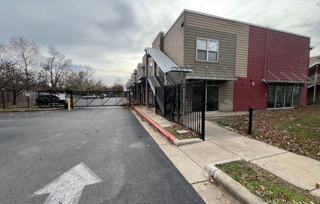 2 beds, 2 baths, $1,150, Unit Walnut A103