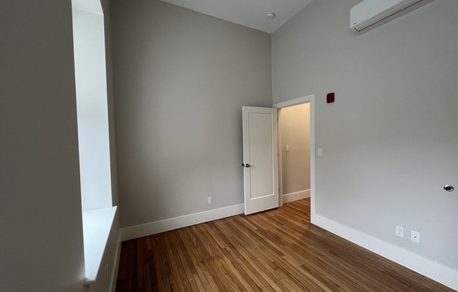 1 bed, 1 bath, 525 sqft, $1,550, Unit 33
