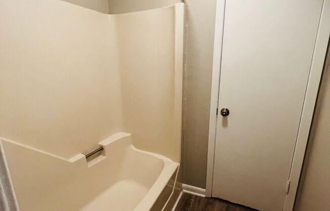 2 beds, 1.5 baths, 990 sqft, $1,025, Unit 4414-B