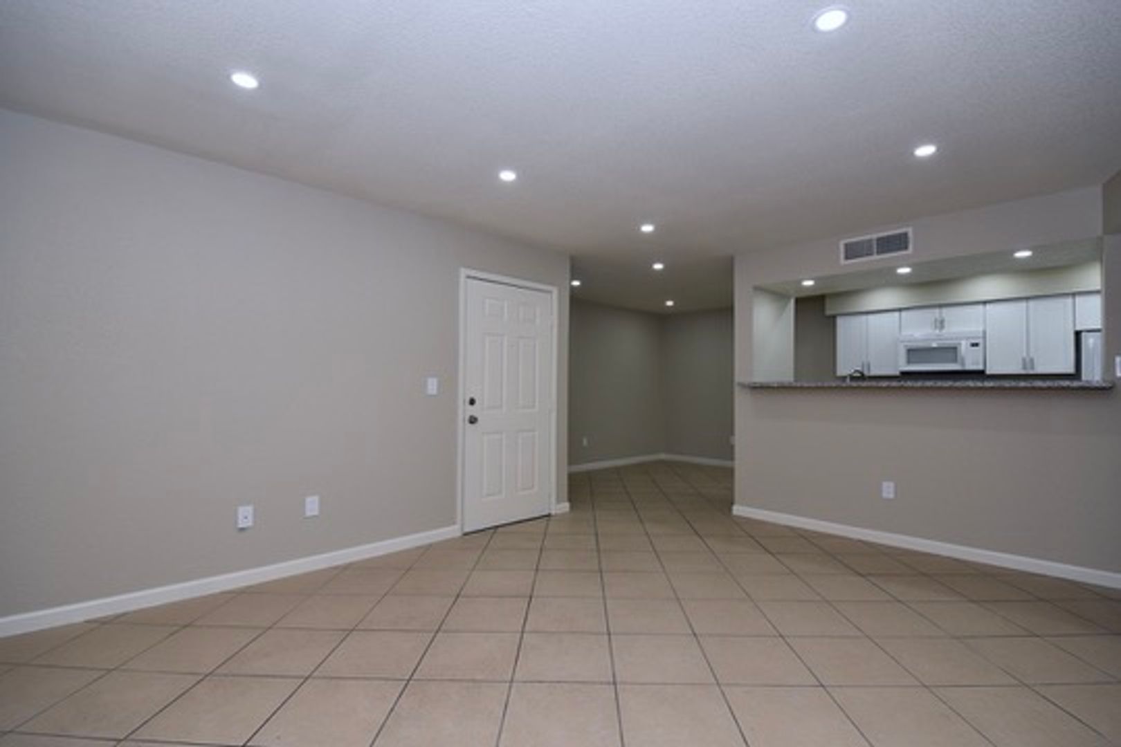 Gorgeous 1 Bedroom 1st Floor Completely Remodeled