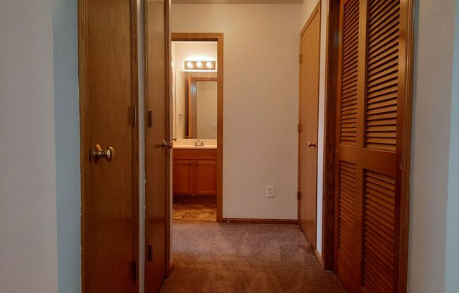 2 beds, 2 baths, 850 sqft, $985, Unit 304