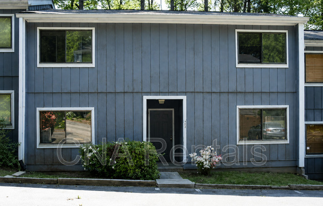 949 PINE OAK TRL