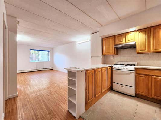 2 beds, 1 bath, $2,100