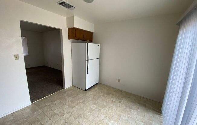 2 beds, 1 bath, $1,250, Unit 518 E. Elm