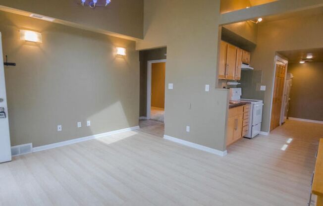 Beautiful 2Bedroom Single Family Ranch Home With Skylight