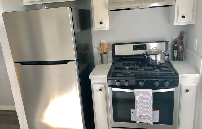Spacious 2 Bedroom, 2 Bath Apartment in Long Beach with Balcony – $2,350 | Parking Available