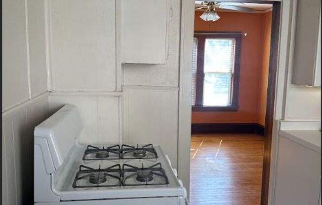 2 beds, 1 bath, $1,699