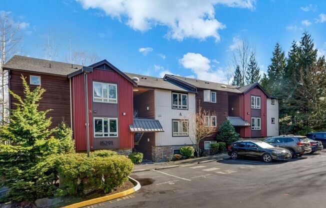 Luxurious, Bright and Meticulously Maintained 2 Bed and 2 Bath Condo