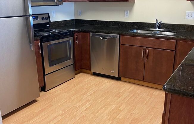 1 bed, 1 bath, 718 sqft, $985, Unit 615-103