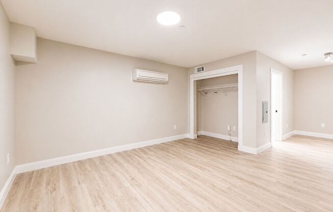 Studio, 1 bath, 325 sqft, $735, Unit 127
