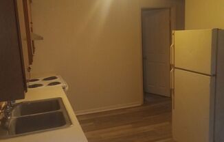 2 beds, 1 bath, $1,000, Unit 2