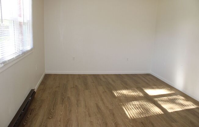 2 beds, 1.5 baths, $900, Unit Apt#3