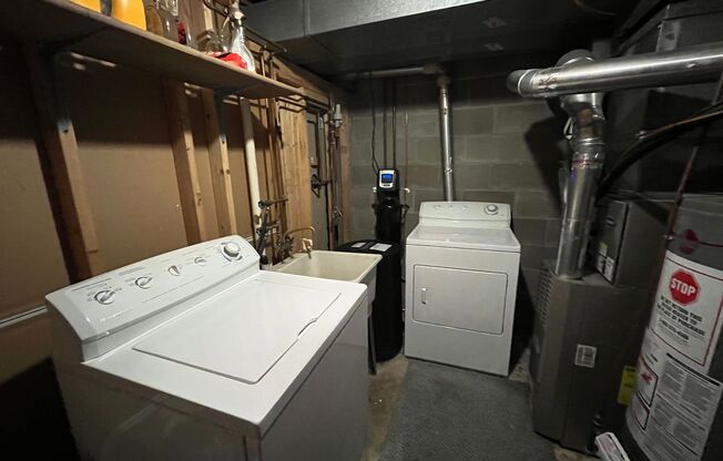 Great 3 BR/2 BA Townhome in Vadnais Heights!