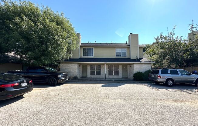 2203 CREEKSIDE LN