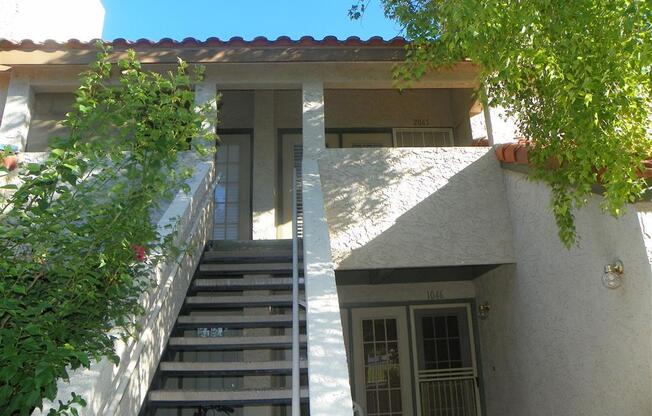 Mesa 2 story townhome - 1 car attached garage-vaulted