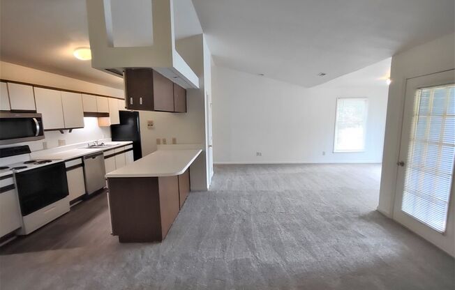 Move-in Ready Condo located in Rose Croft Community!