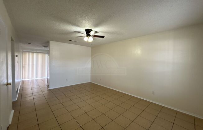 2 beds, 1 bath, $825, Unit 1906 Cedarhill Unit A