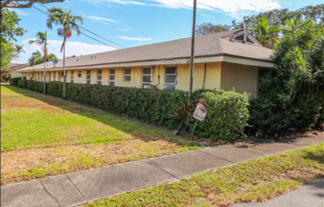 $995 Sec dep special with IN UNIT LAUNDRY in select units in EAST BOCA