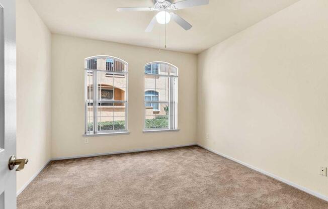 1 bed, 1 bath, 866 sqft, $2,455