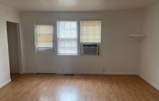 3 beds, 1 bath, $2,300